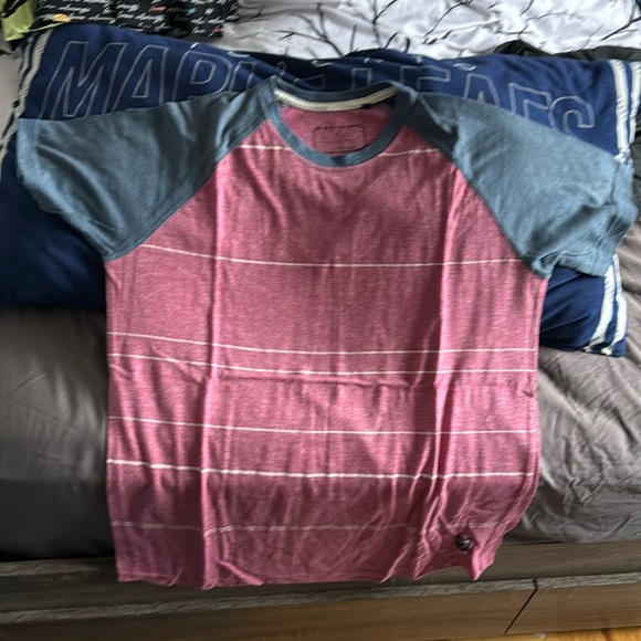 Tshirt - Picture 1 of 1